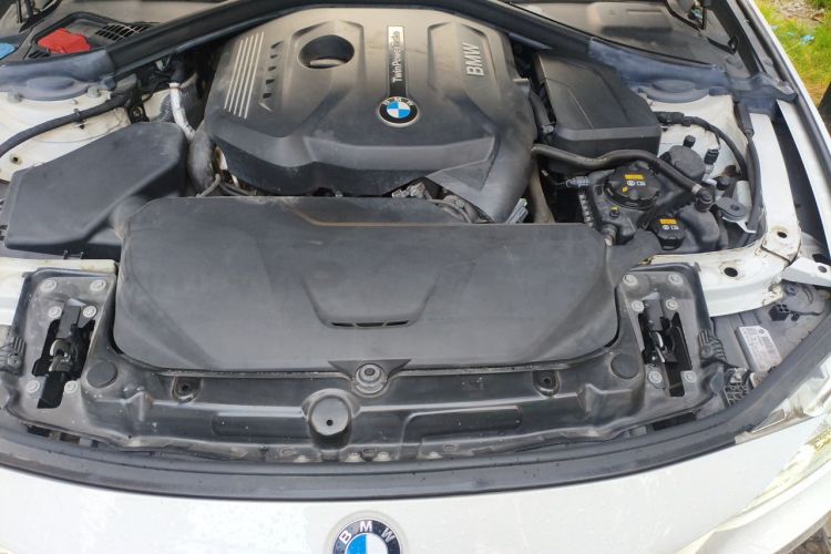 BMW 3 Series 2018 car image #18