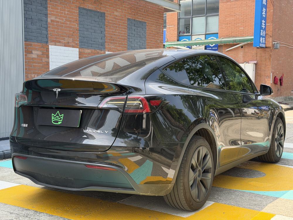 Tesla Model Y 2023 #4 Tesla Model Y 2023 car image #4