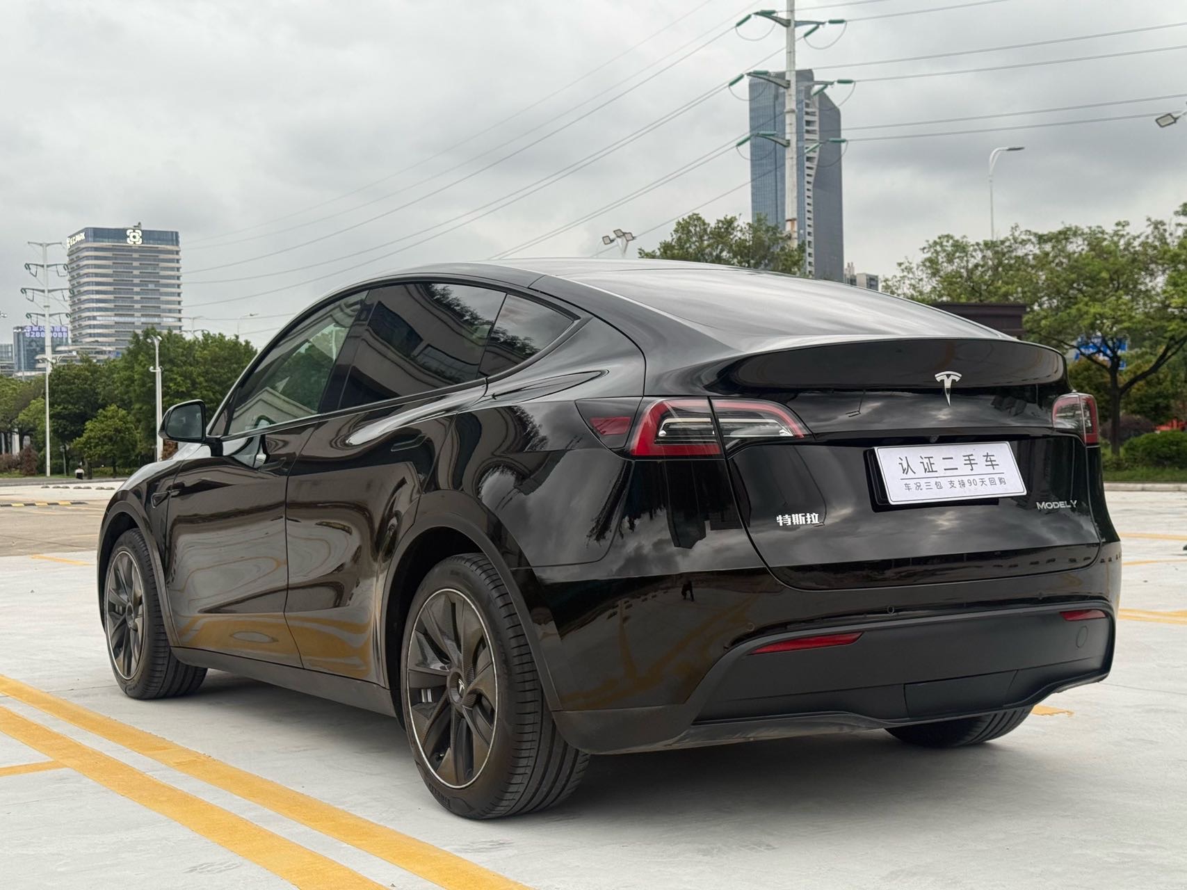 Tesla Model Y 2022 #13 Tesla Model Y 2022 car image #13