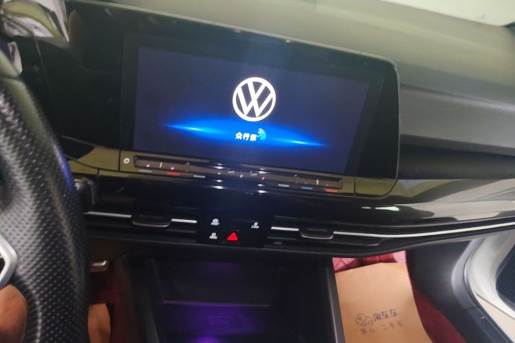 Volkswagen Golf 2021 car image #13