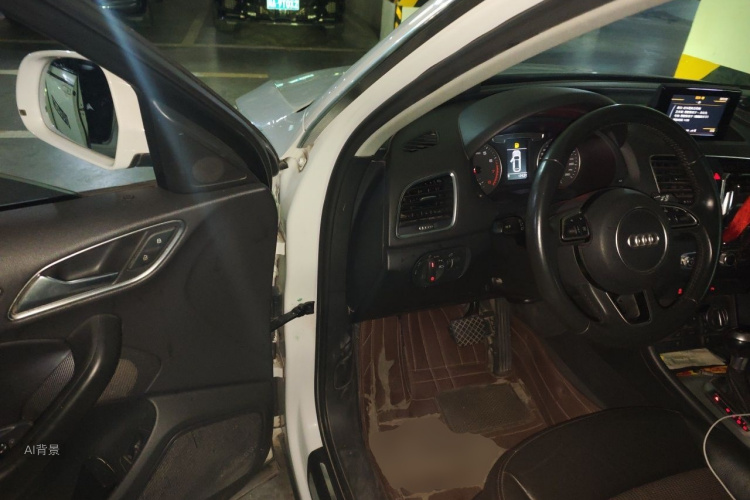 Audi Q3 2019 car image #18