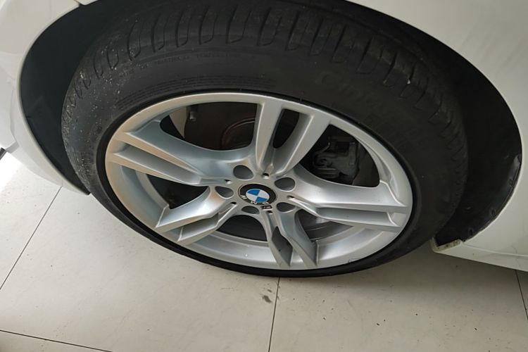 BMW 3 Series 2018 car image #9