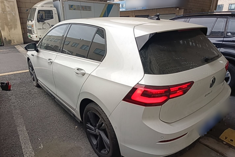 Volkswagen Golf 2022 car image #5