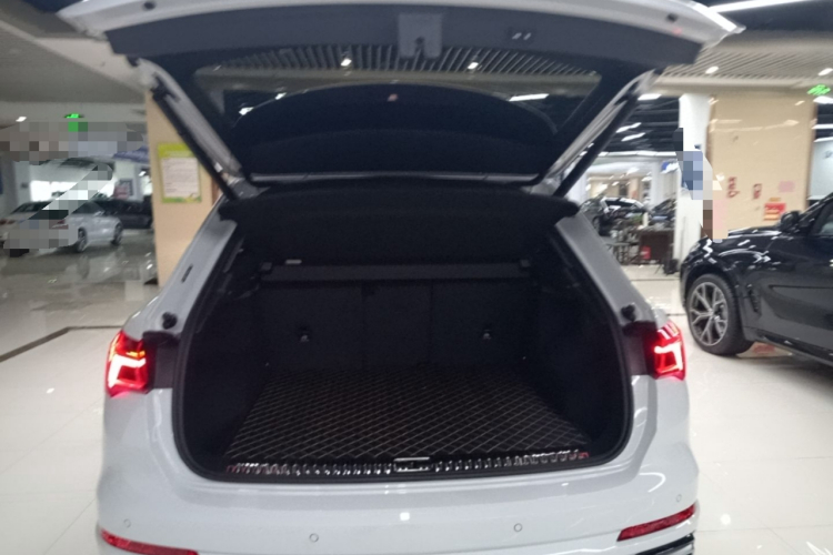 Audi Q3 2025 imagen de coche #19