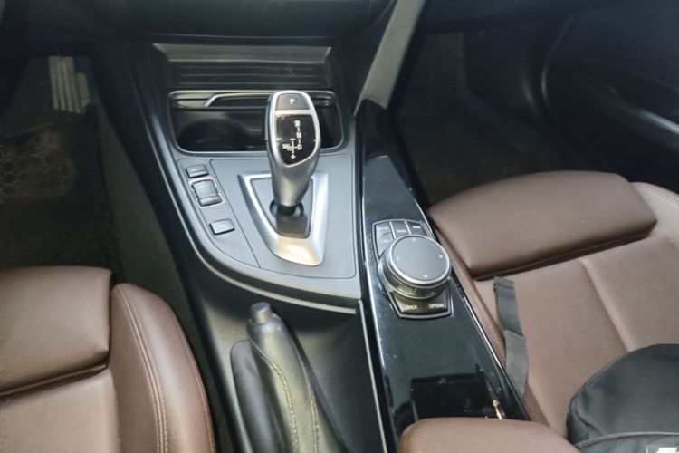 BMW 3 Series 2019 car image #14