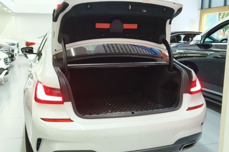 BMW 3 Series 2022 car image #19