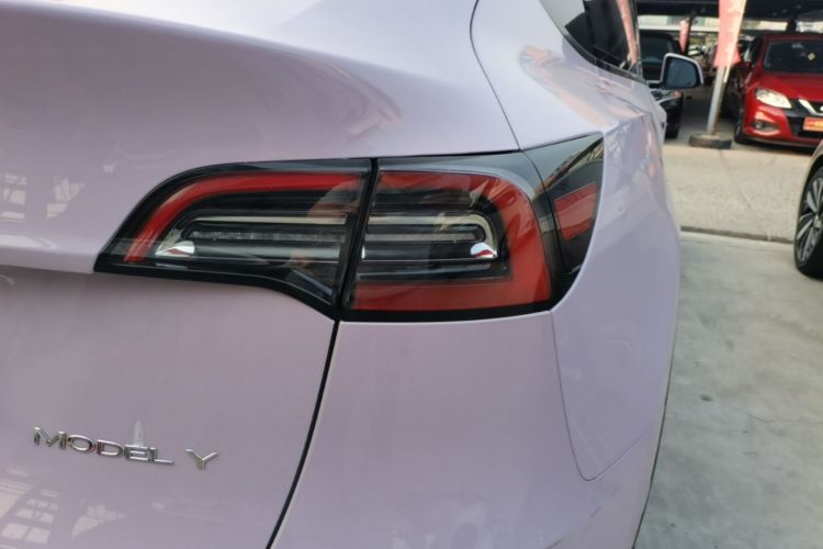 Tesla Model Y 2023 #8 Tesla Model Y 2023 صورة سيارة #8