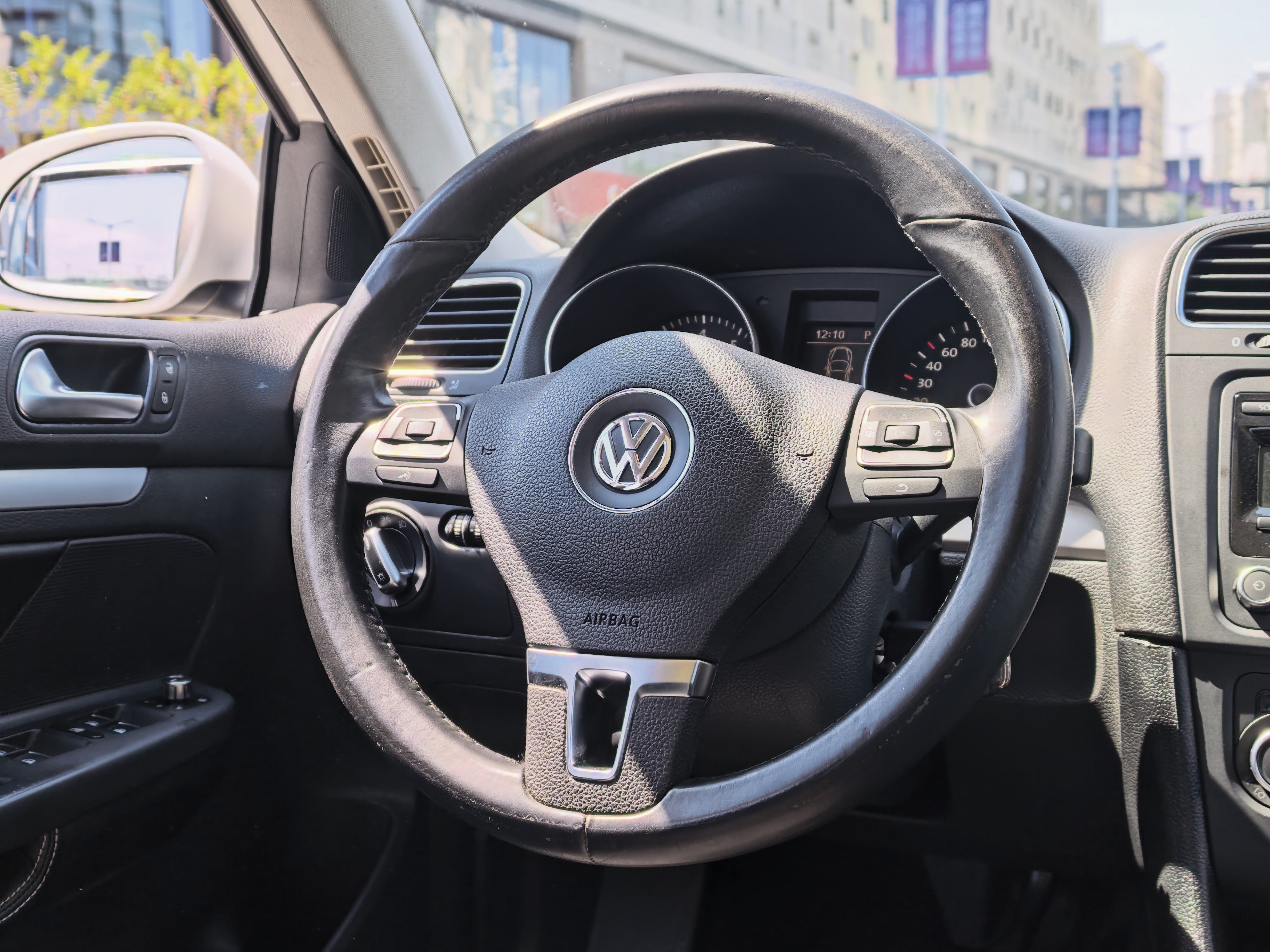 Volkswagen Golf (Imported) 2013 car image #9