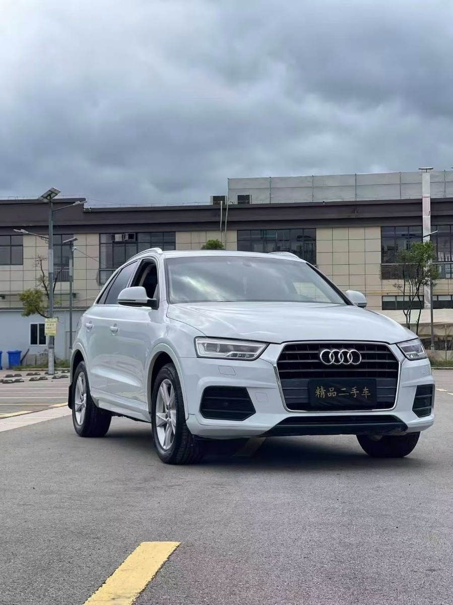 Audi Q3 2018 car image #3