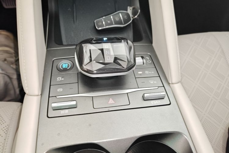 BYD YuanUP 2024 #14 BYD YuanUP 2024 صورة سيارة #14