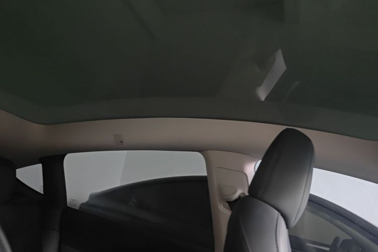 Tesla Model Y 2023 car image #18