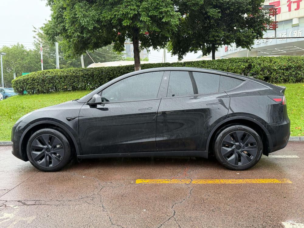 Tesla Model Y 2024 car image #3