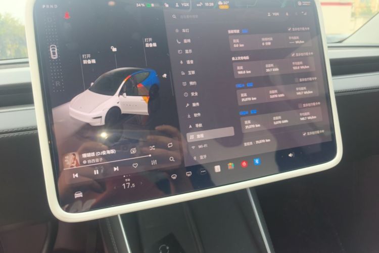 Tesla Model Y 2025 car image #13