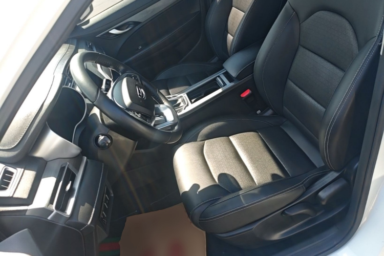 GEELY Emgrand 2021 #15 GEELY Emgrand 2021 car image #15