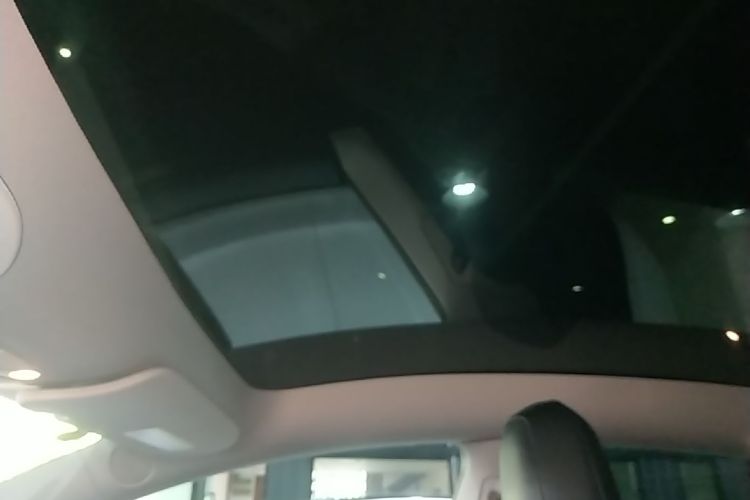 Tesla Model Y 2021 #18 Tesla Model Y 2021 car image #18