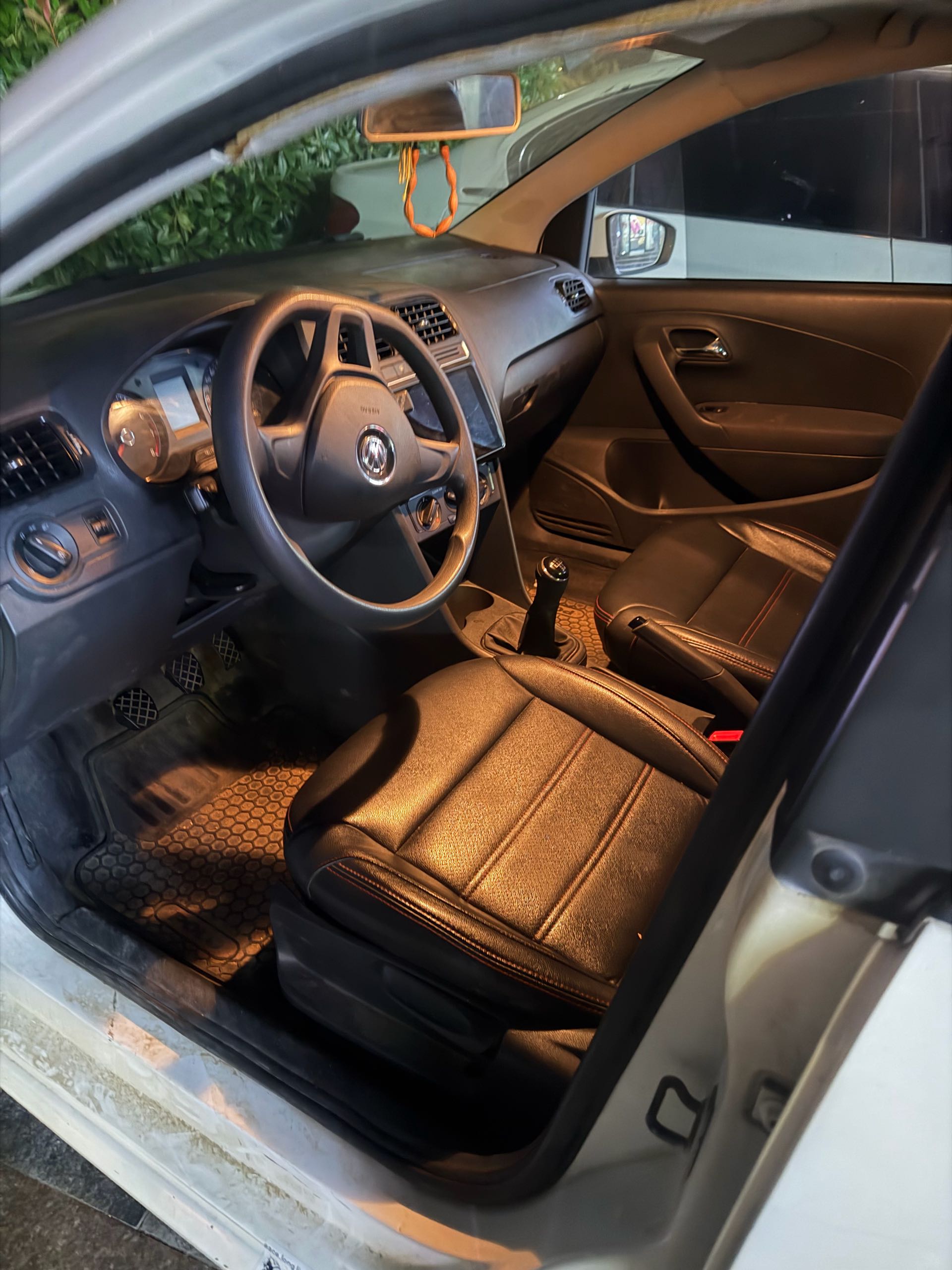 Volkswagen Polo 2017 car image #2