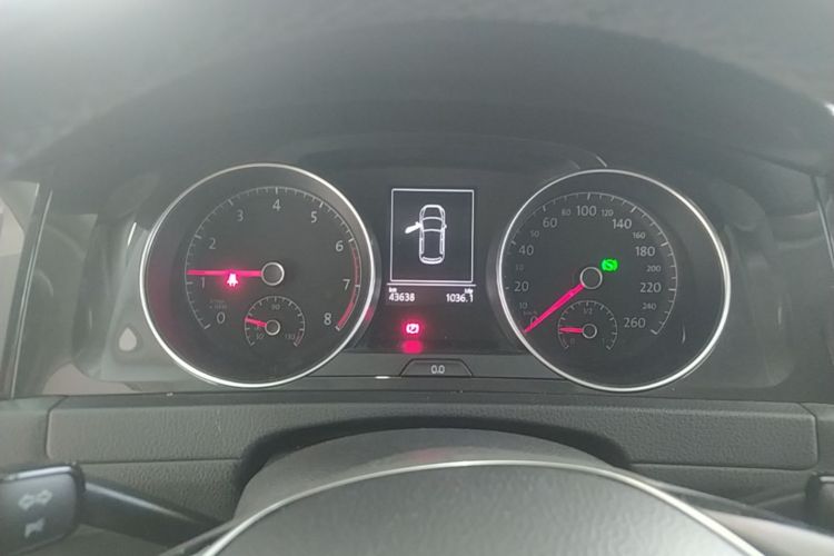 Volkswagen Golf 2019 car image #12