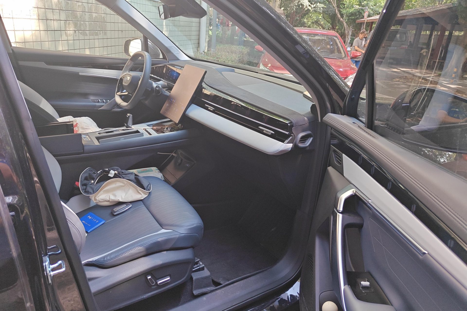 GEELY Boyue L 2025 car image #2