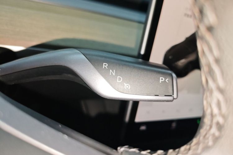 Tesla Model Y 2023 immagine di auto #15