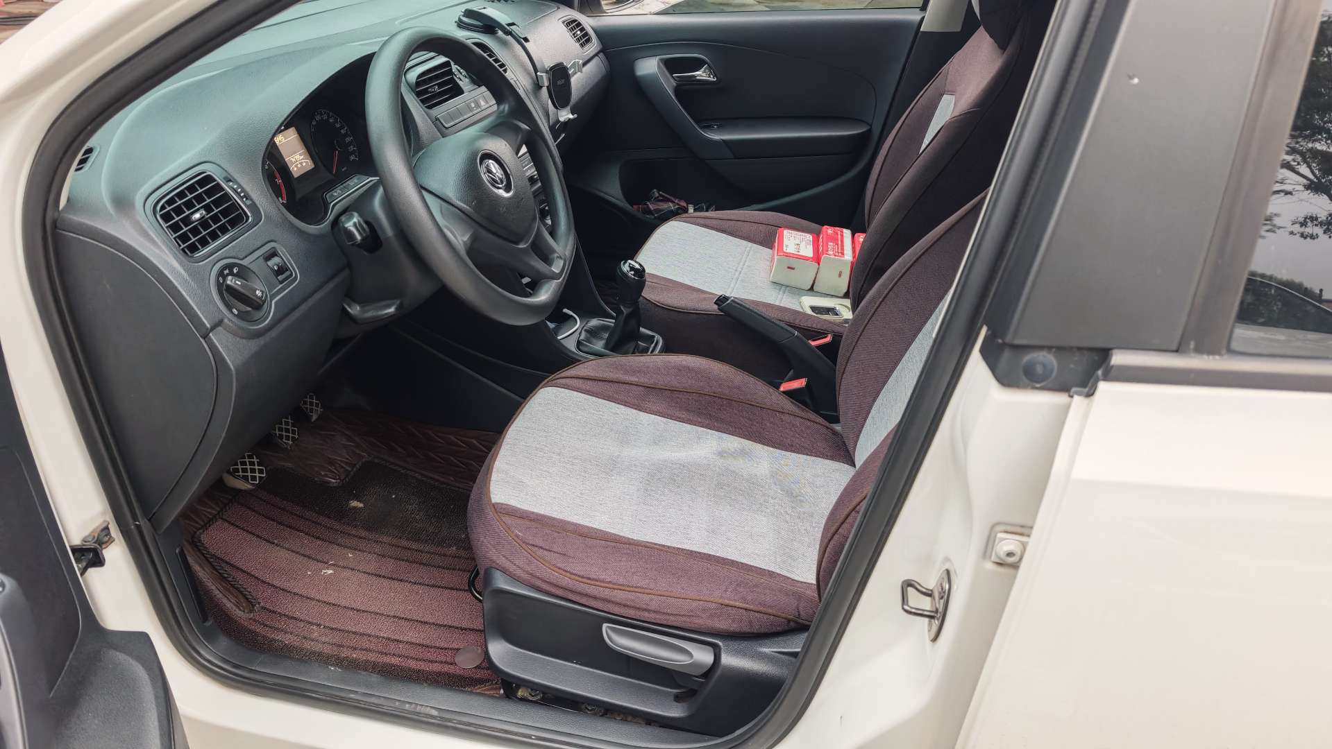 Volkswagen Polo 2015 car image #7