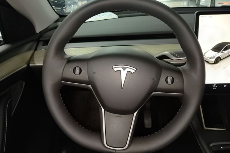 Tesla Model Y 2023 #11 Tesla Model Y 2023 car image #11