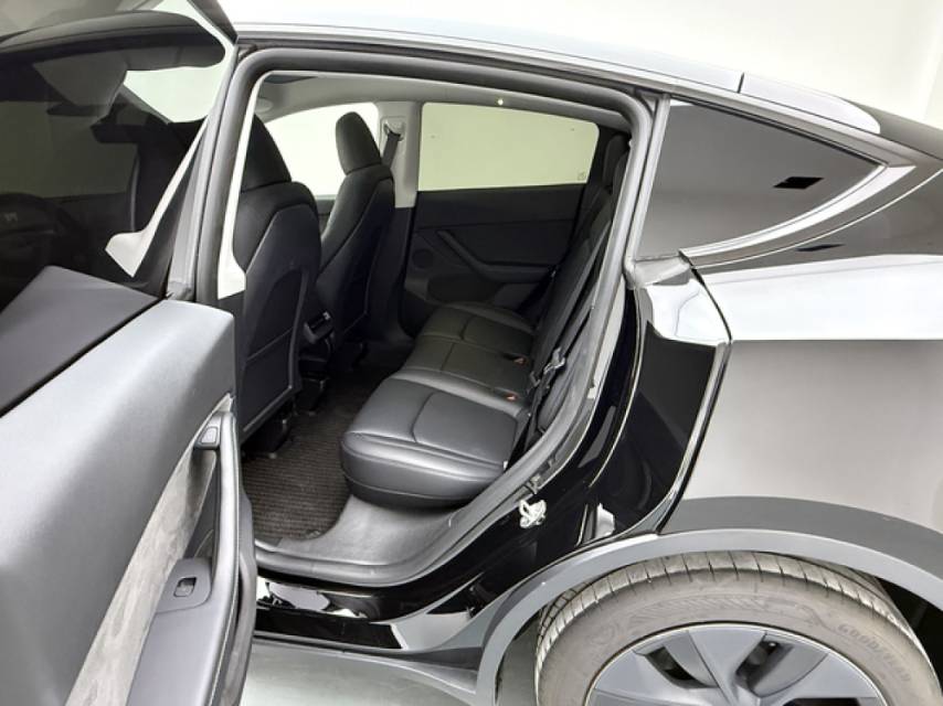 Tesla Model Y 2024 car image #5