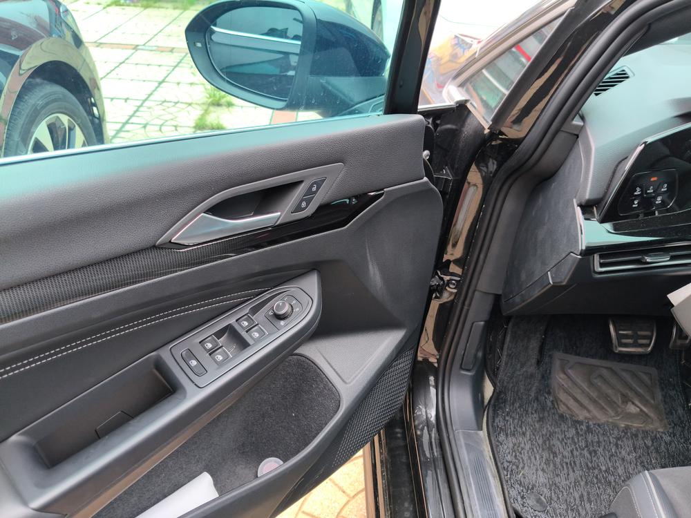 Volkswagen Golf 2023 car image #16