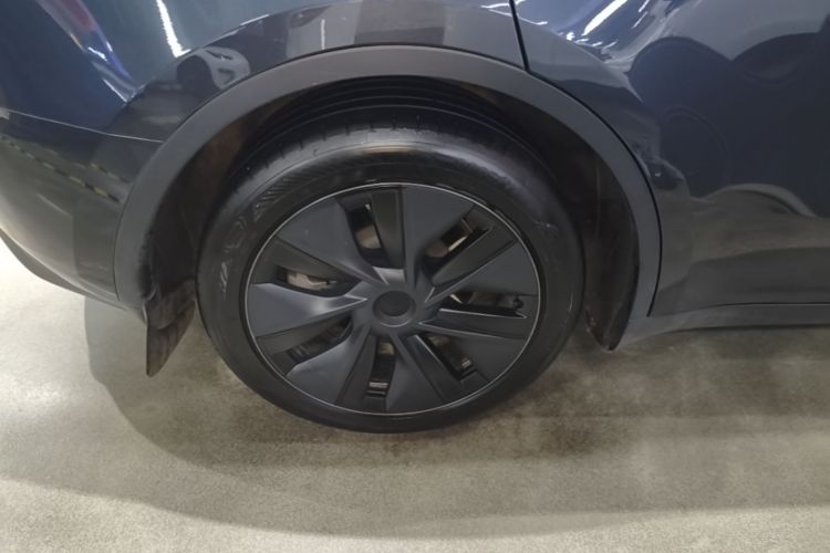Tesla Model Y 2025 #10 Tesla Model Y 2025 car image #10
