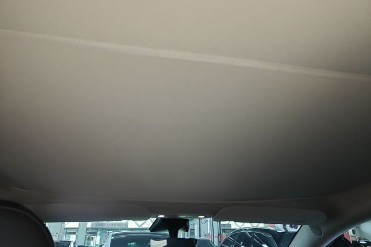 Tesla Model Y 2023 car image #18