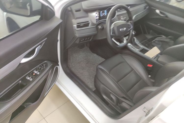 GEELY Emgrand 2021 car image #16