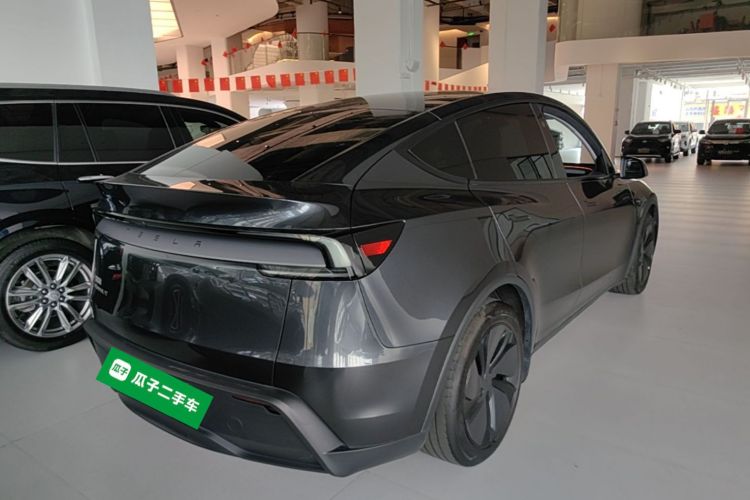 Tesla Model Y 2025 immagine di auto #7
