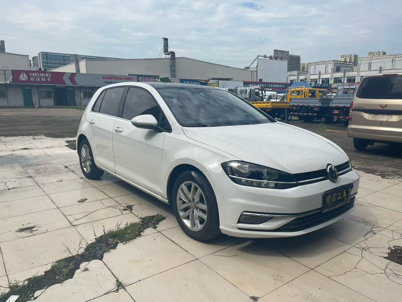 Volkswagen Golf 2018 car image #3