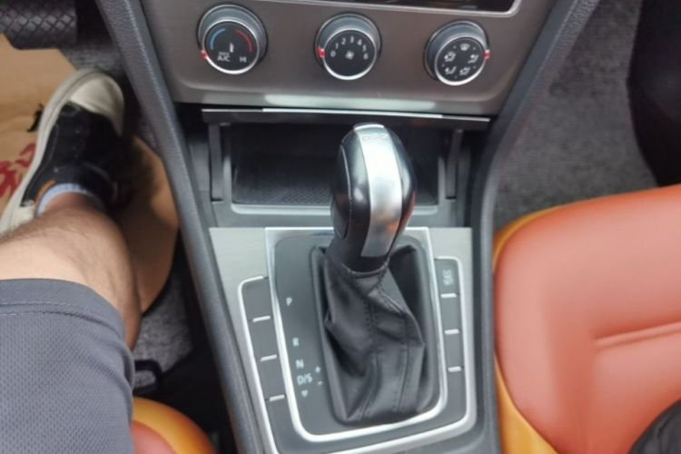 Volkswagen Golf 2015 car image #18