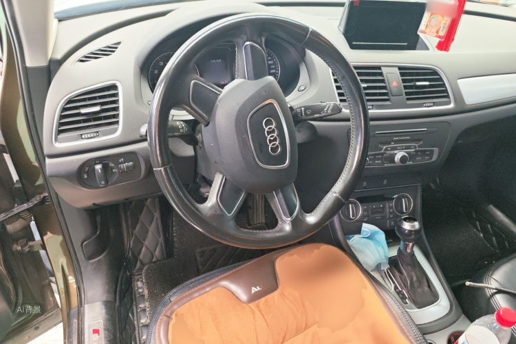 Audi Q3 2016 car image #12