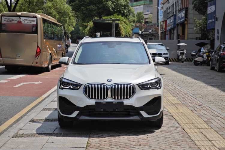 BMW X1 2021 #3 BMW X1 2021 car image #3