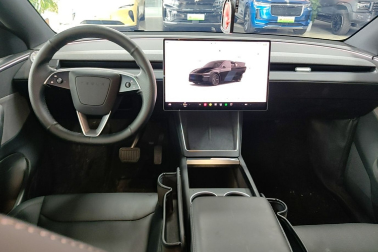 Tesla Model Y 2025 #10 Tesla Model Y 2025 car image #10