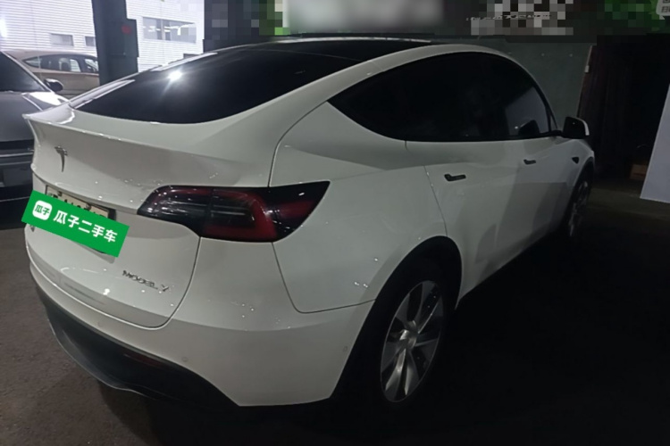 Tesla Model Y 2023 car image #7