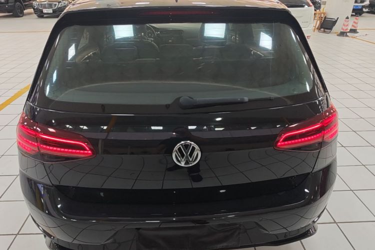 Volkswagen Golf 2020 car image #6