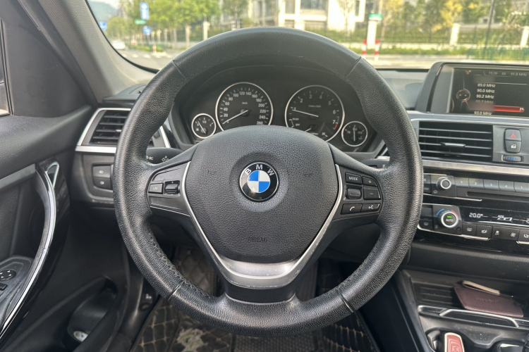 BMW 3 Series 2017 #18 BMW 3 Series 2017 car image #18