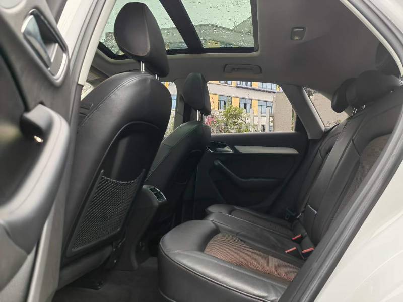 Audi Q3 2019 car image #6