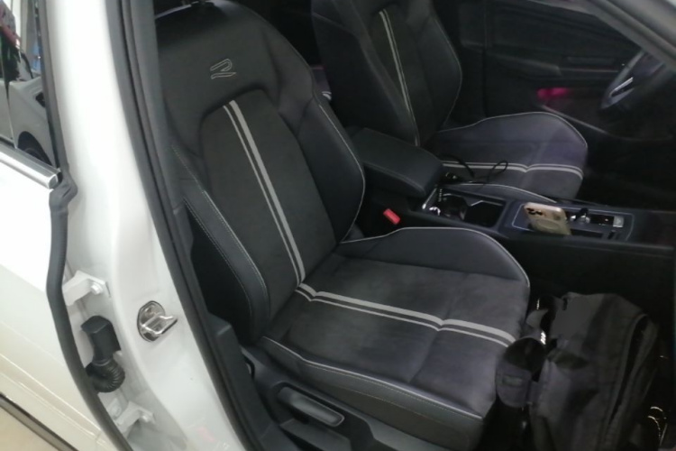 Volkswagen Golf 2022 car image #20