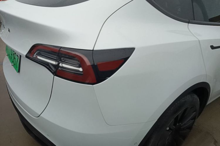 Tesla Model Y 2023 car image #8