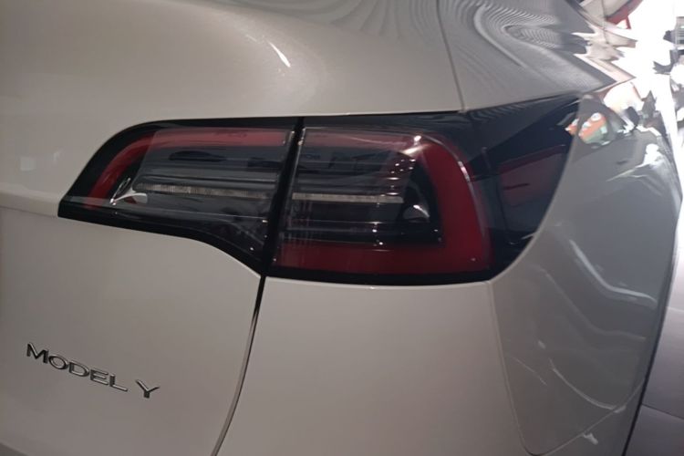 Tesla Model Y 2024 صورة سيارة #8