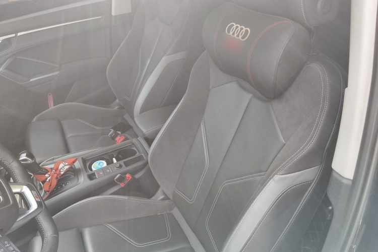 Audi Q3 2021 car image #19