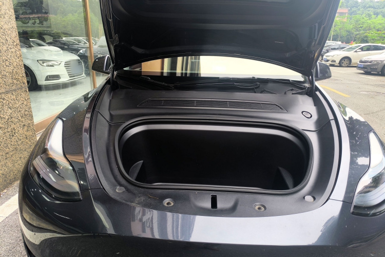 Tesla Model Y 2025 #20 Tesla Model Y 2025 car image #20