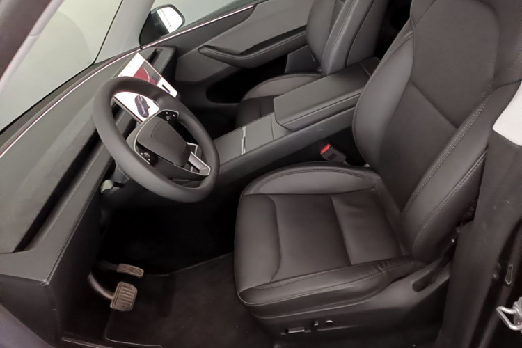 Tesla Model Y 2025 car image #15