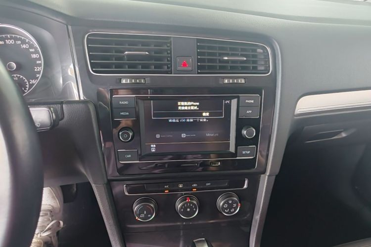 Volkswagen Golf 2018 car image #13