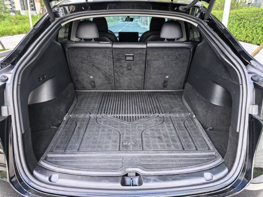 Tesla Model Y 2022 car image #8