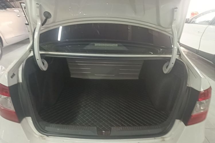 Skoda Rapid 2015 #19 Skoda Rapid 2015 car image #19