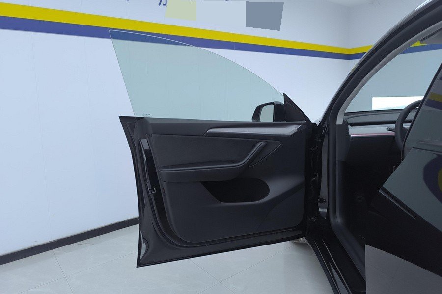 Tesla Model Y 2024 #6 Tesla Model Y 2024 car image #6